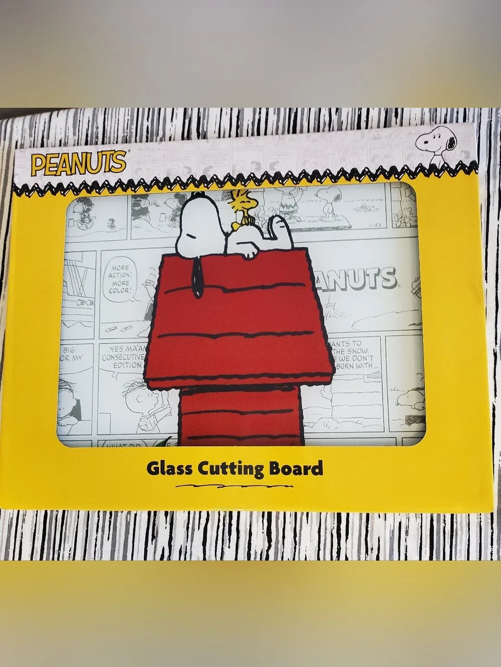 Peanuts Snoopy Glass Cutting Board